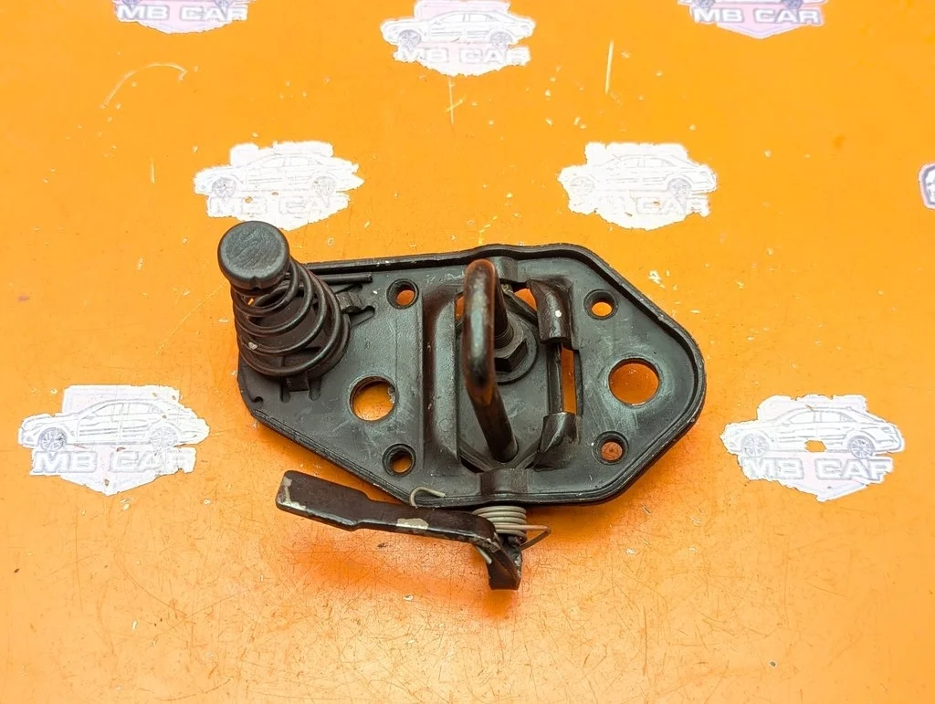 Замок капота Mercedes-Benz