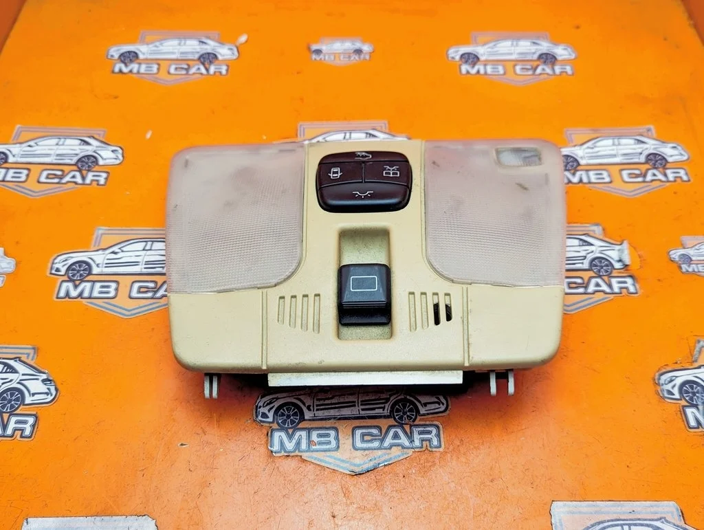 Плафон салона Mercedes-Benz