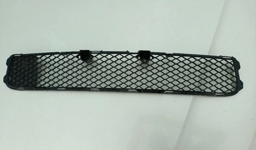 Решетка в бампер центральная Mitsubishi Lancer X (2007—2010)