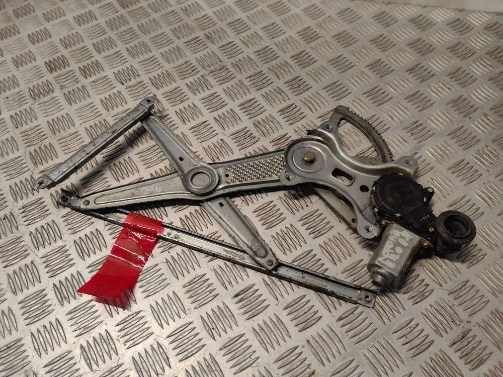 Стеклоподъемник пер. прав. Toyota Corolla E120