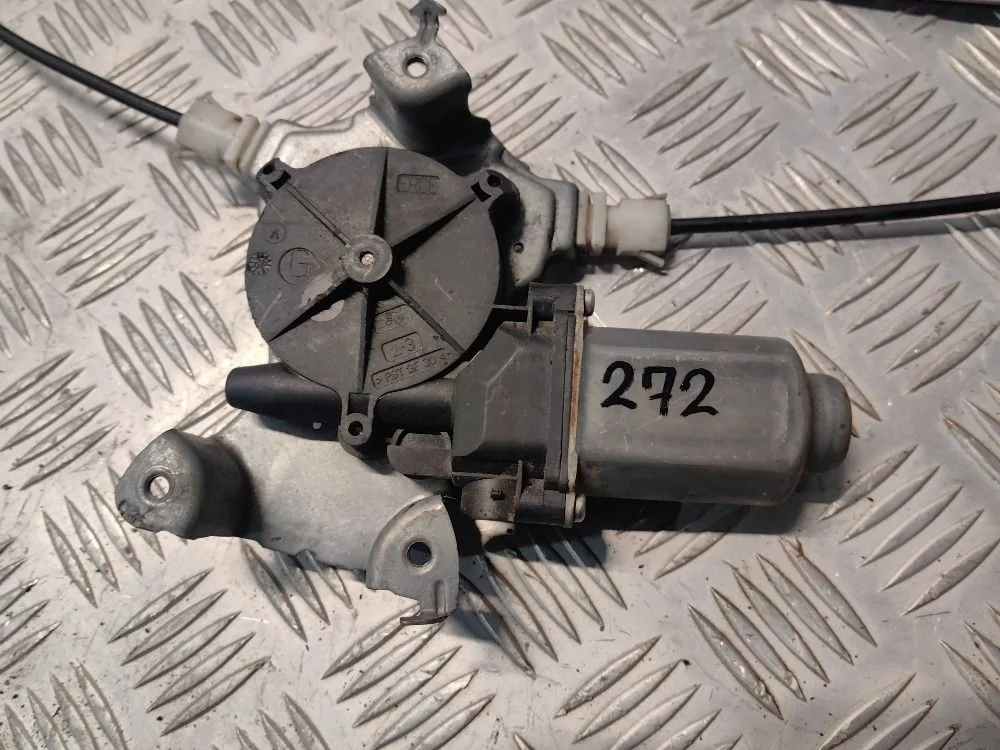 Моторчик стеклоподъемника з. л. Nissan Primera P12