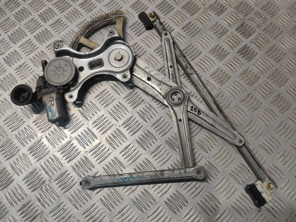 Стеклоподъемник задний левый Toyota Wish