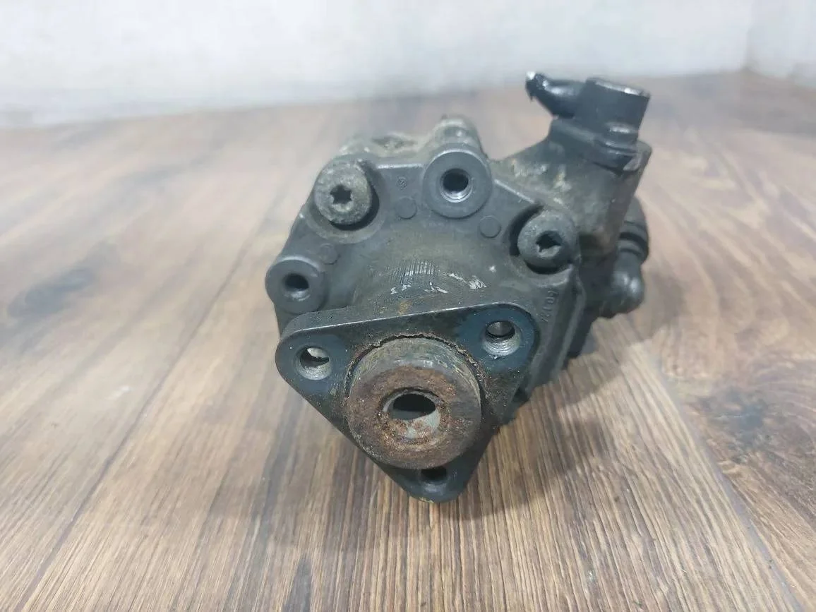 насос гидроусилителя руля Volkswagen Touareg