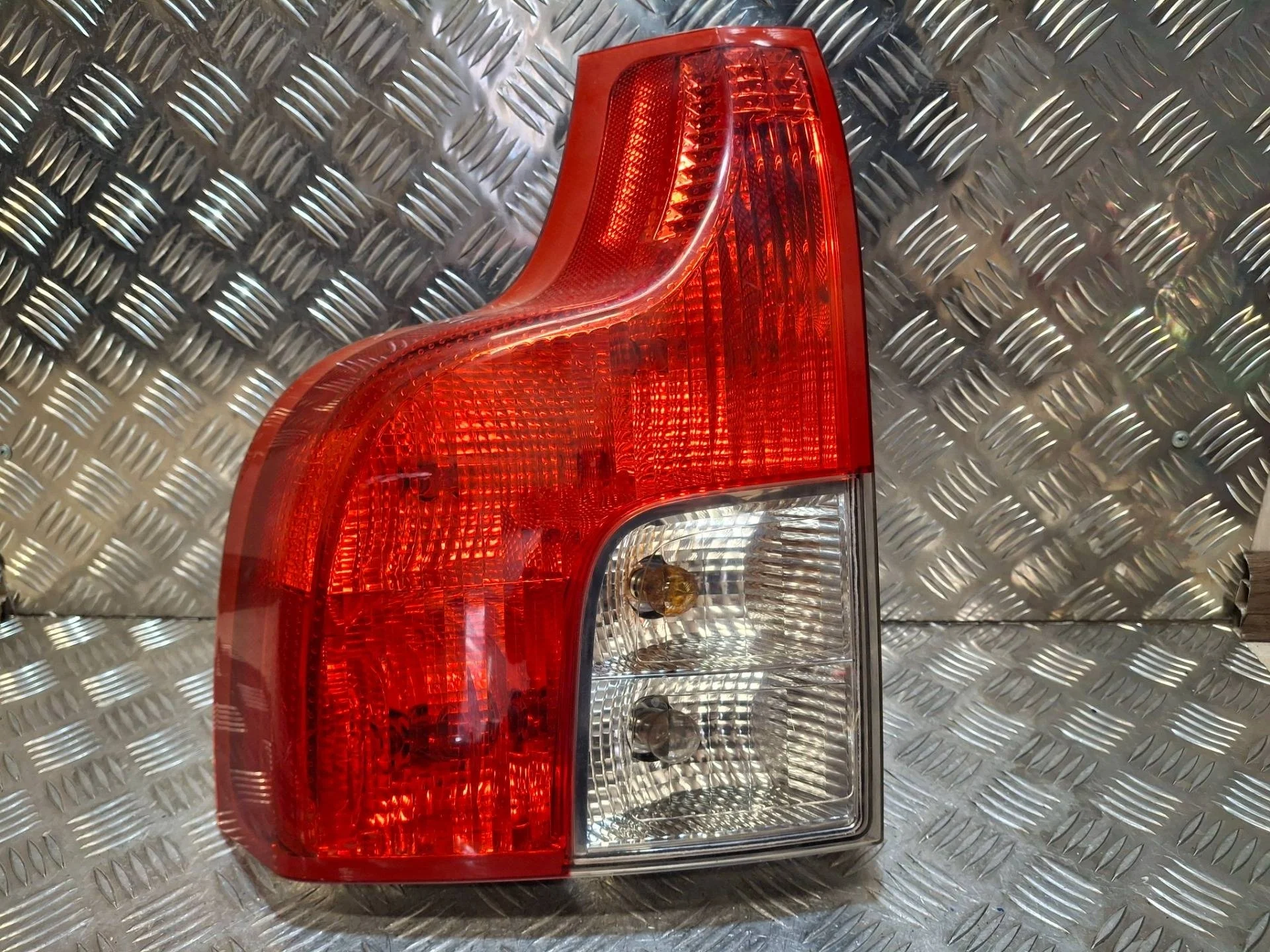 фонарь задний левый Volvo XC90