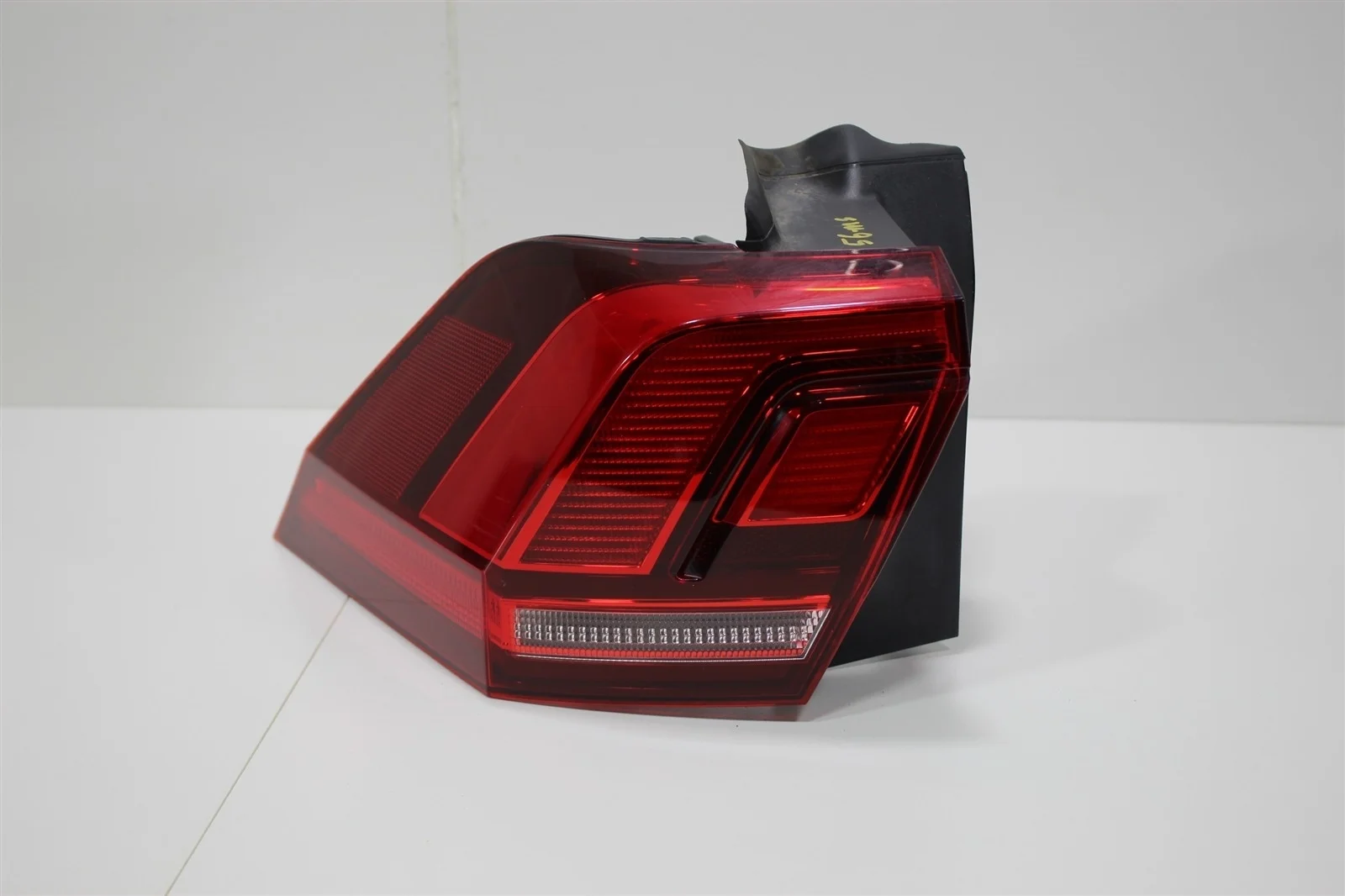 Фонарь VOLKSWAGEN TIGUAN 2016+ 5NA945095B 2, левый