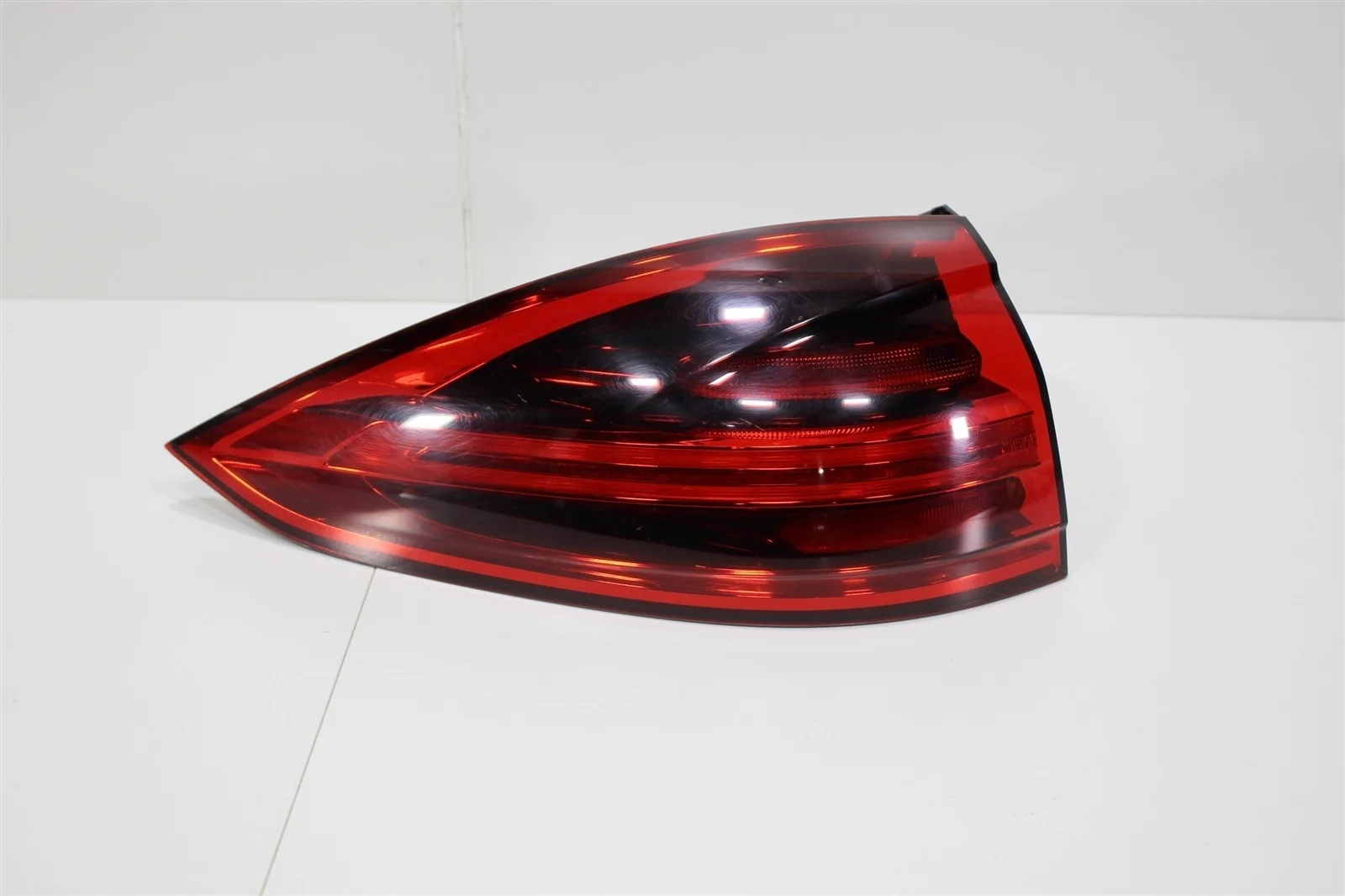 Фонарь PORSCHE CAYENNE 2015 7P5945207G 958 (92A), левый