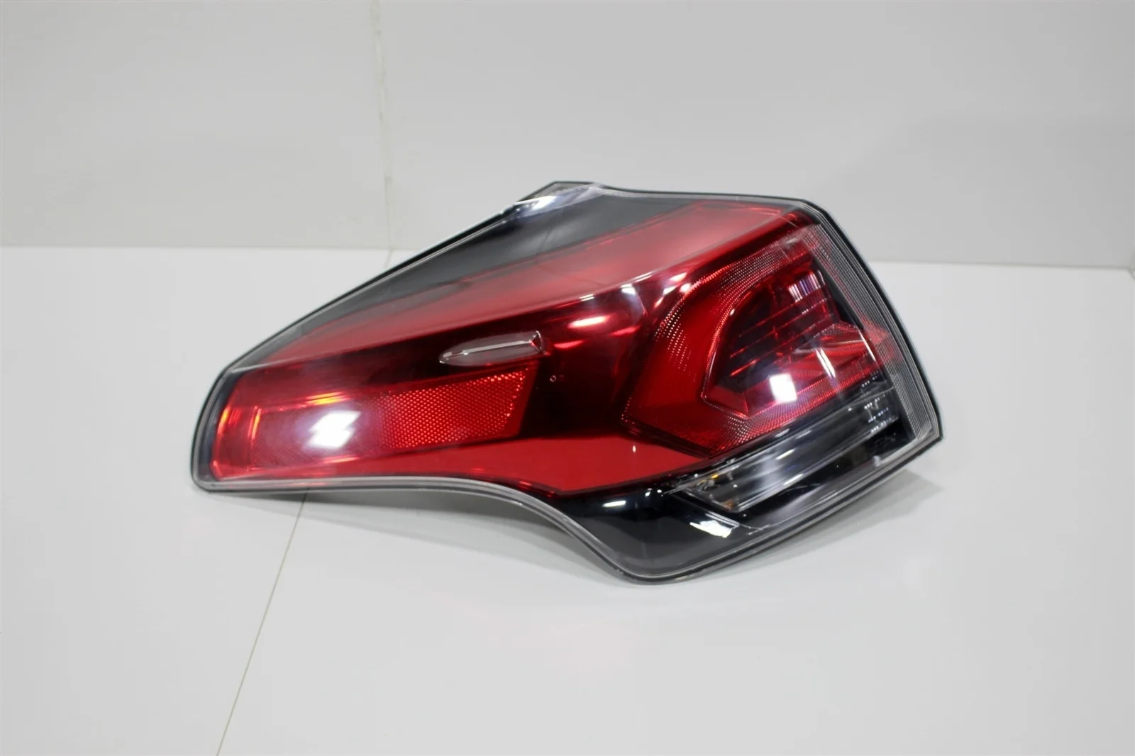 Фонарь TOYOTA RAV4 2017 8156142201 A40, левый