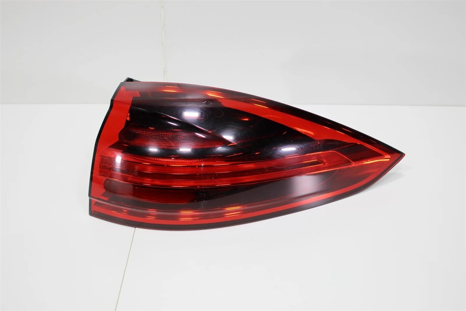 Фонарь PORSCHE CAYENNE 2015 7P5945208G 958 (92A), правый