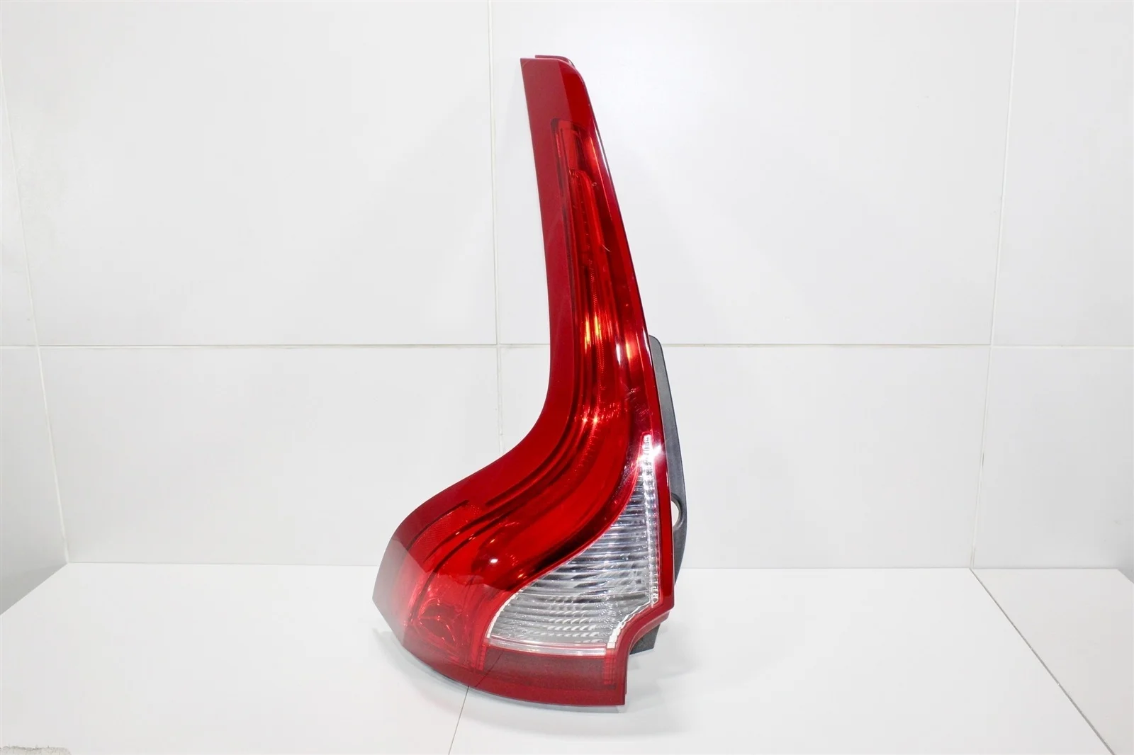 Фонарь VOLVO XC60 2014 31323034 DZ, левый