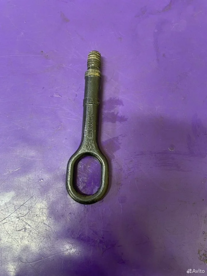 Крюк буксировочный vag 1t0805615a