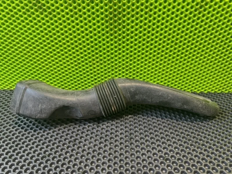 Воздухозаборник Volvo S60