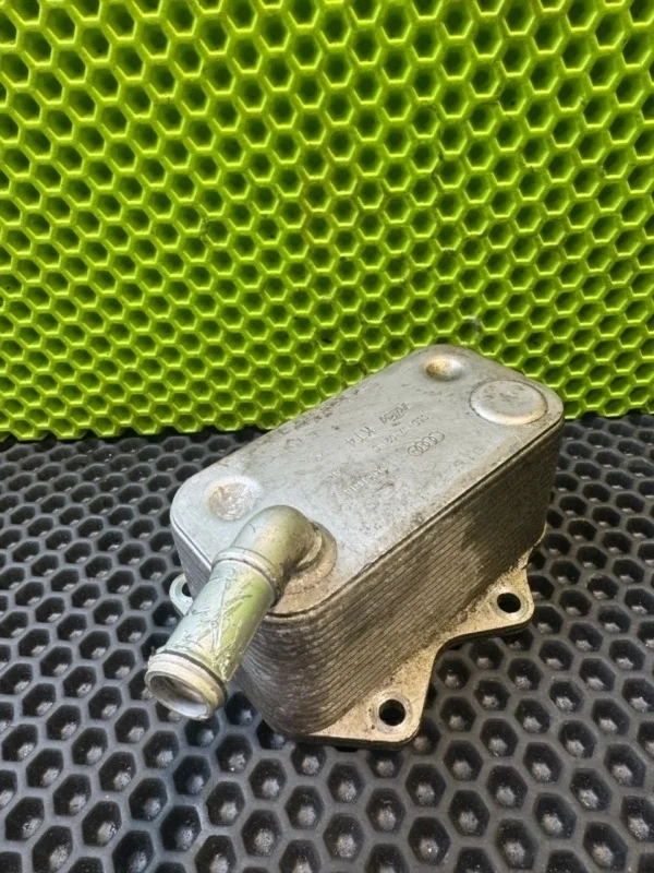 Радиатор масляный Audi A4