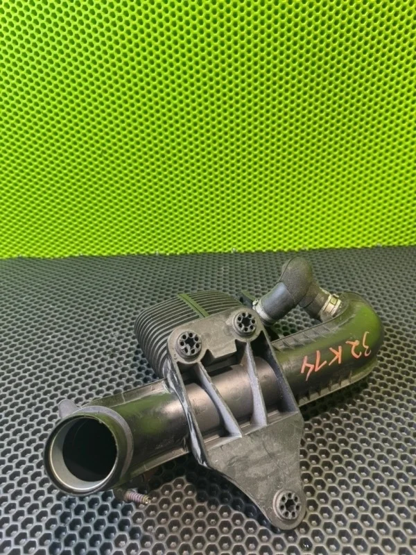 Патрубок интеркулера Audi Q5 2011