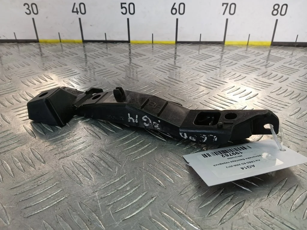 Кронштейн бампера передний Kia Ceed ED (2006—2010)