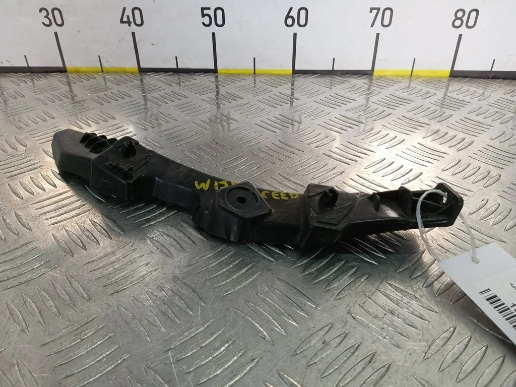 Кронштейн бампера задний Kia Ceed ED (2006—2010)