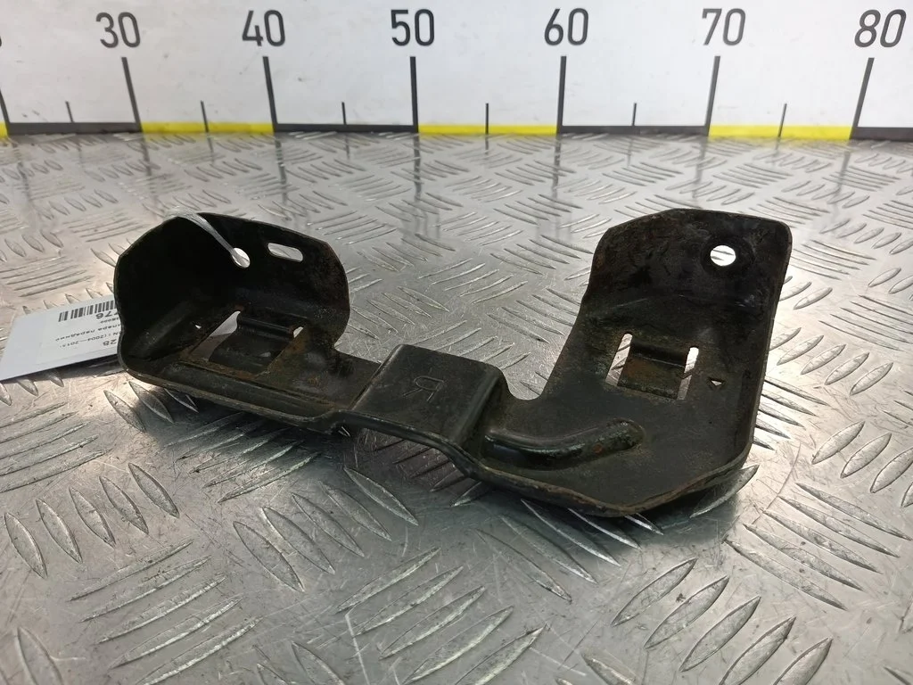 Кронштейн бампера передний Hyundai TUCSON I (2004