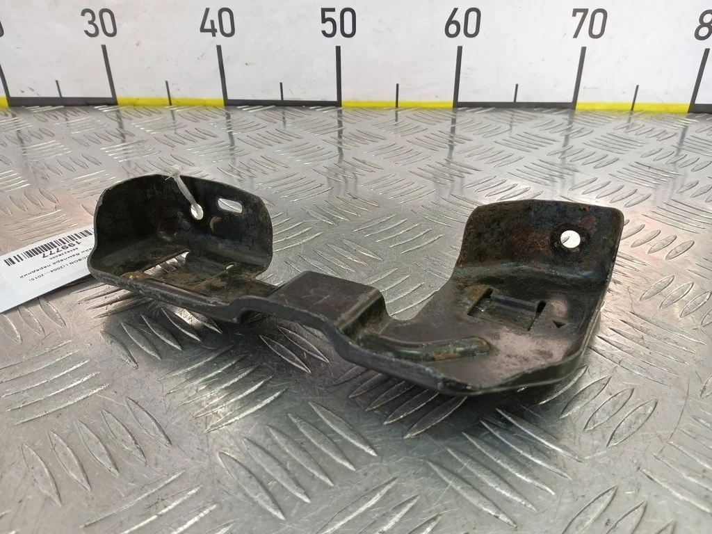 Кронштейн бампера передний Hyundai TUCSON I (2004