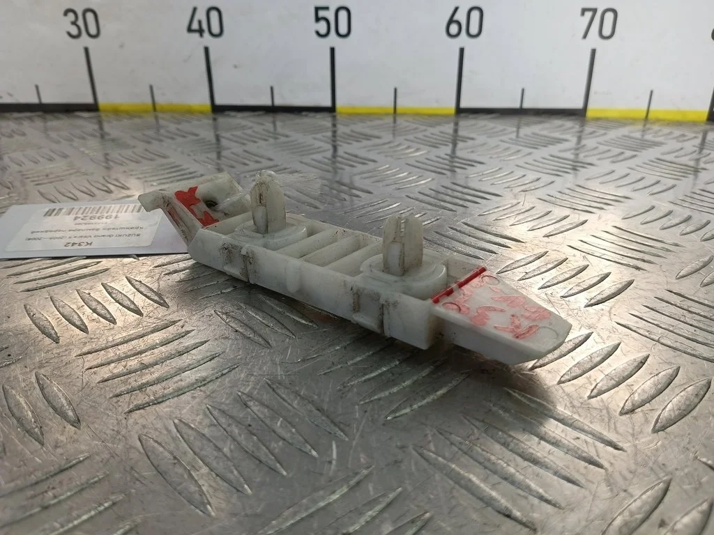 Кронштейн бампера передний SUZUKI Grand Vitara II