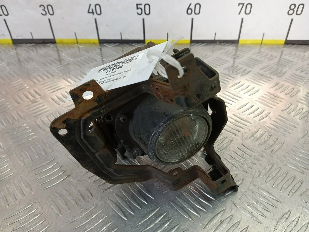 Фара противотуманная передняя MITSUBISHI LANCER I