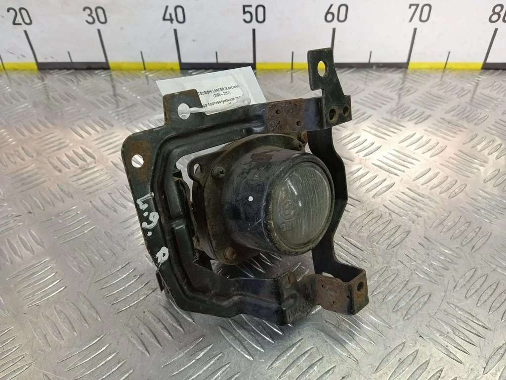 Фара противотуманная передняя MITSUBISHI LANCER I
