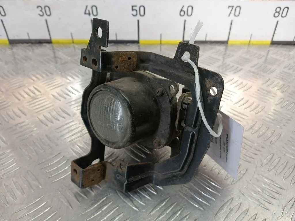 Фара противотуманная передняя MITSUBISHI LANCER I