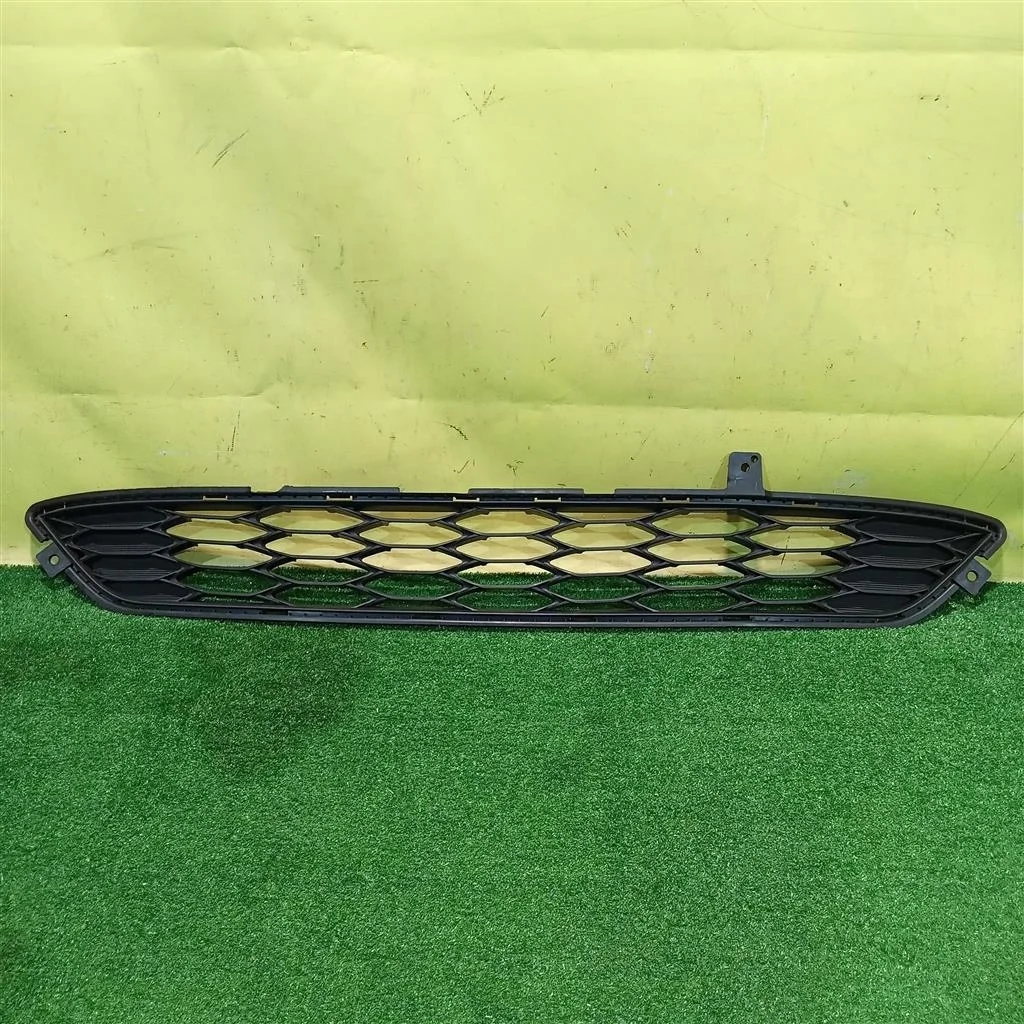 Решетка в бампер центральная  Kia Optima 4 JF 2018  86561D4520 8033