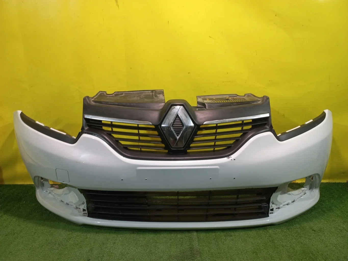 Бампер передний  Renault Logan II 2014 620228143R 35502