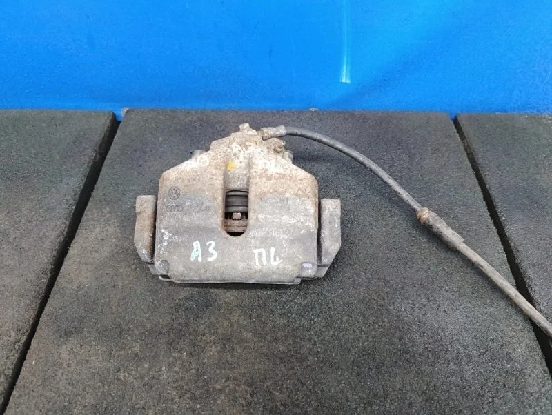 Суппорт тормозной Audi A3 2010 1K0615123E 8PA 1.8 CDH, передний левый