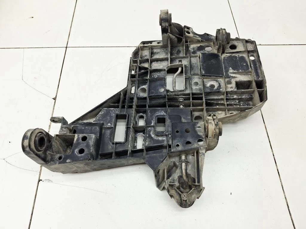 Кронштейн фар левый Porsche Cayenne 1 2007 957