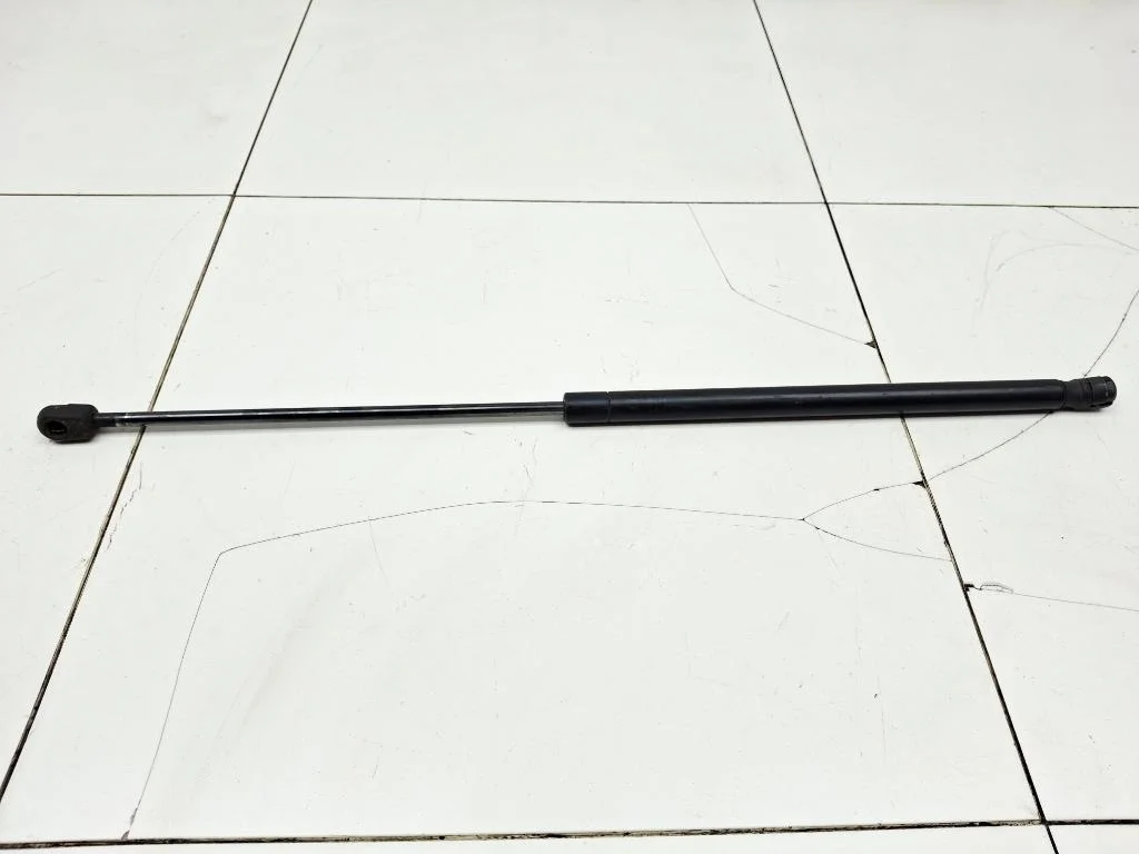 Амортизатор капота Porsche Cayenne 1 2007 957