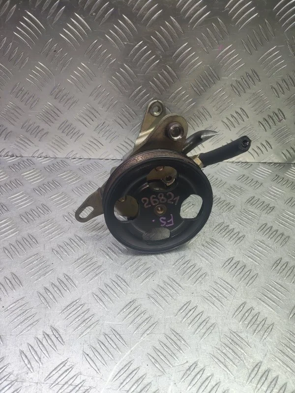 Насос ГУРа Mazda MPV L08132650D LW FS