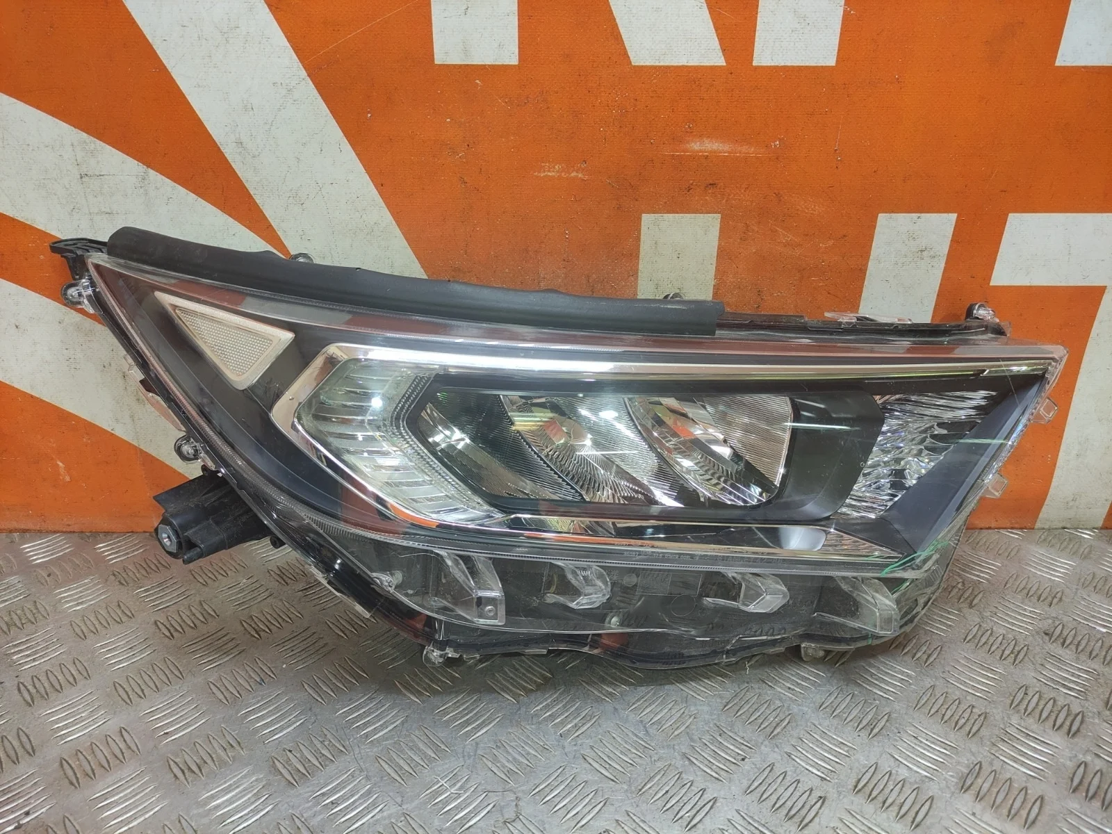 Фара Toyota RAV4 2018-нв 5 XA50
