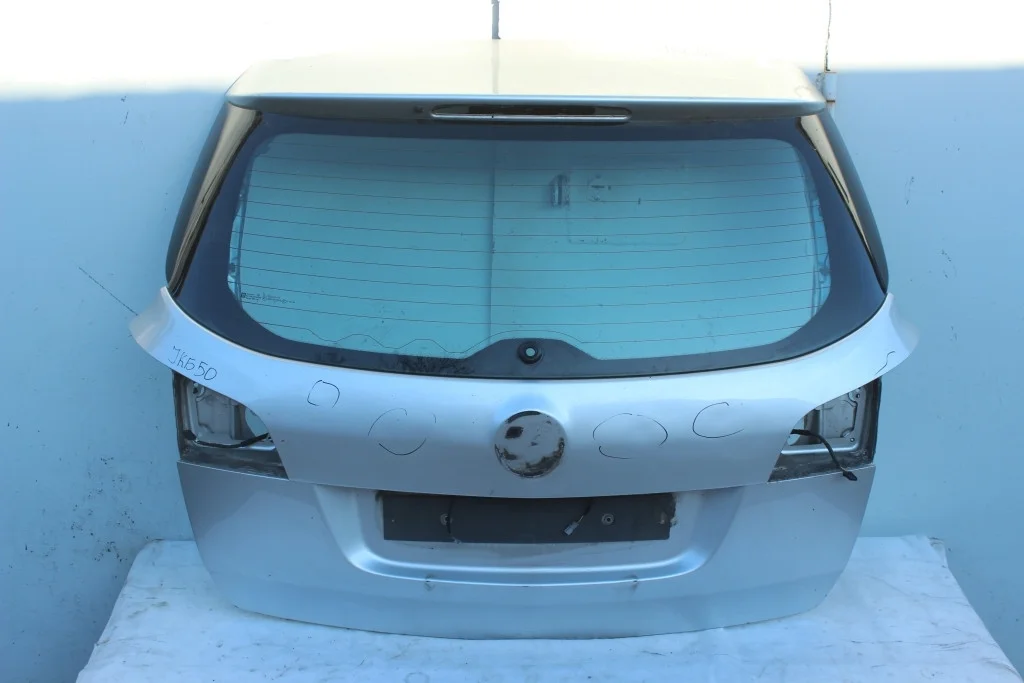 Крышка багажника универсал вмятины Opel Astra J