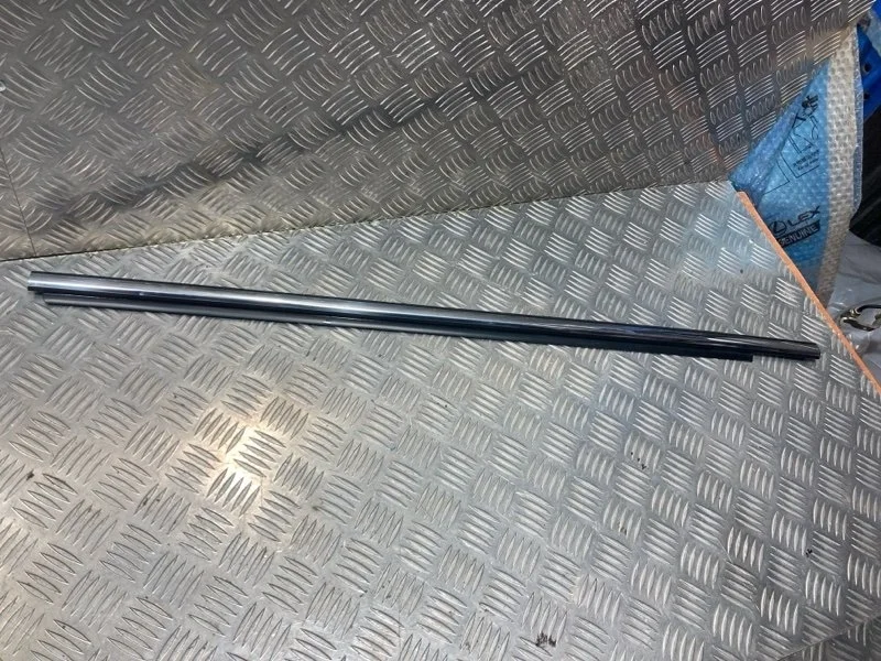 Молдинг стекла LEXUS LX570 2018 7571060080 URJ202 3UR-FE 5.7, передний правый