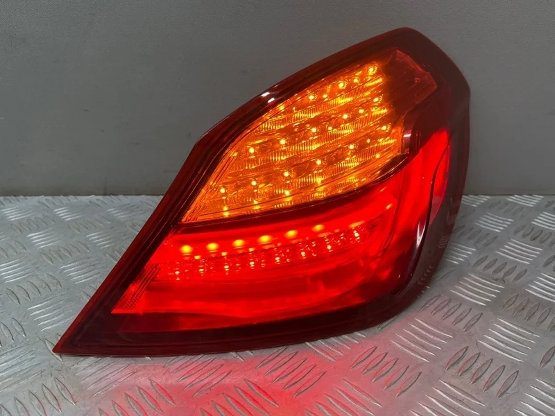 Фонарь BMW 6 F06