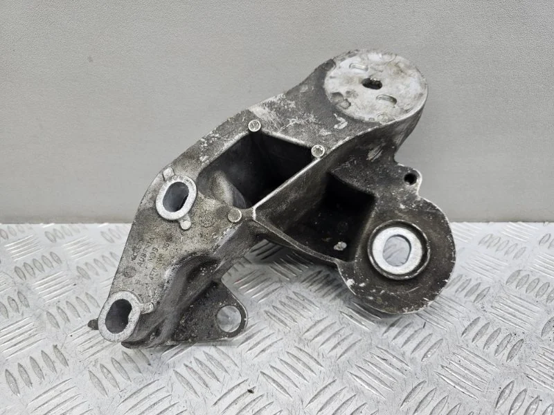 Крепление двигателя Audi A6 C6