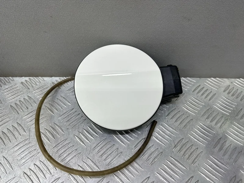 Лючок бензобака Volkswagen Passat B6