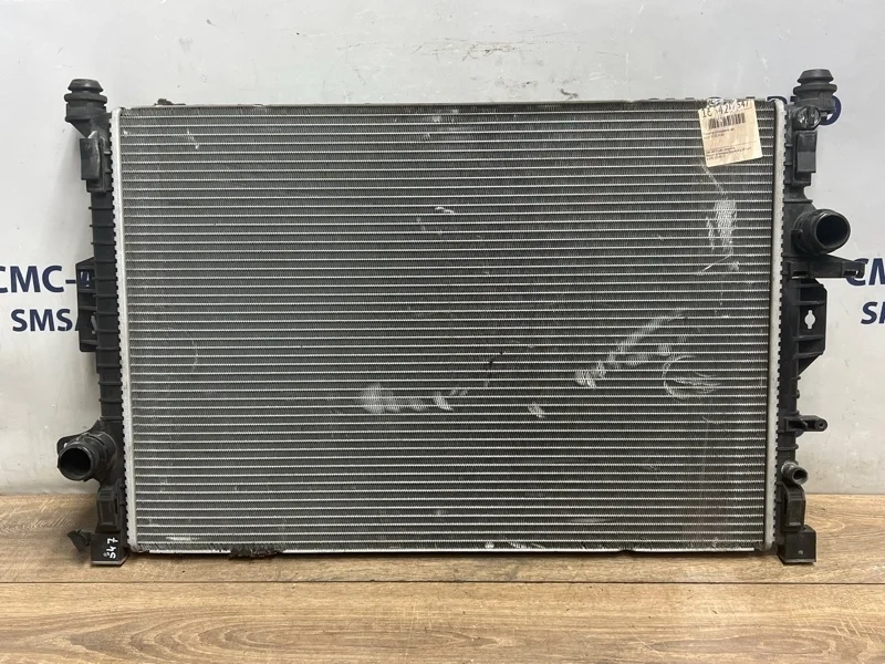 Радиатор охлаждения ДВС Volvo XC60 31368082 ХС60 2.5