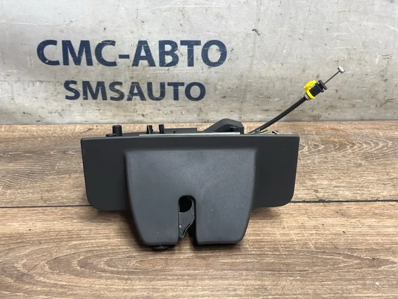 Замок багажника Volvo XC70 31253450 ХС70 3.2