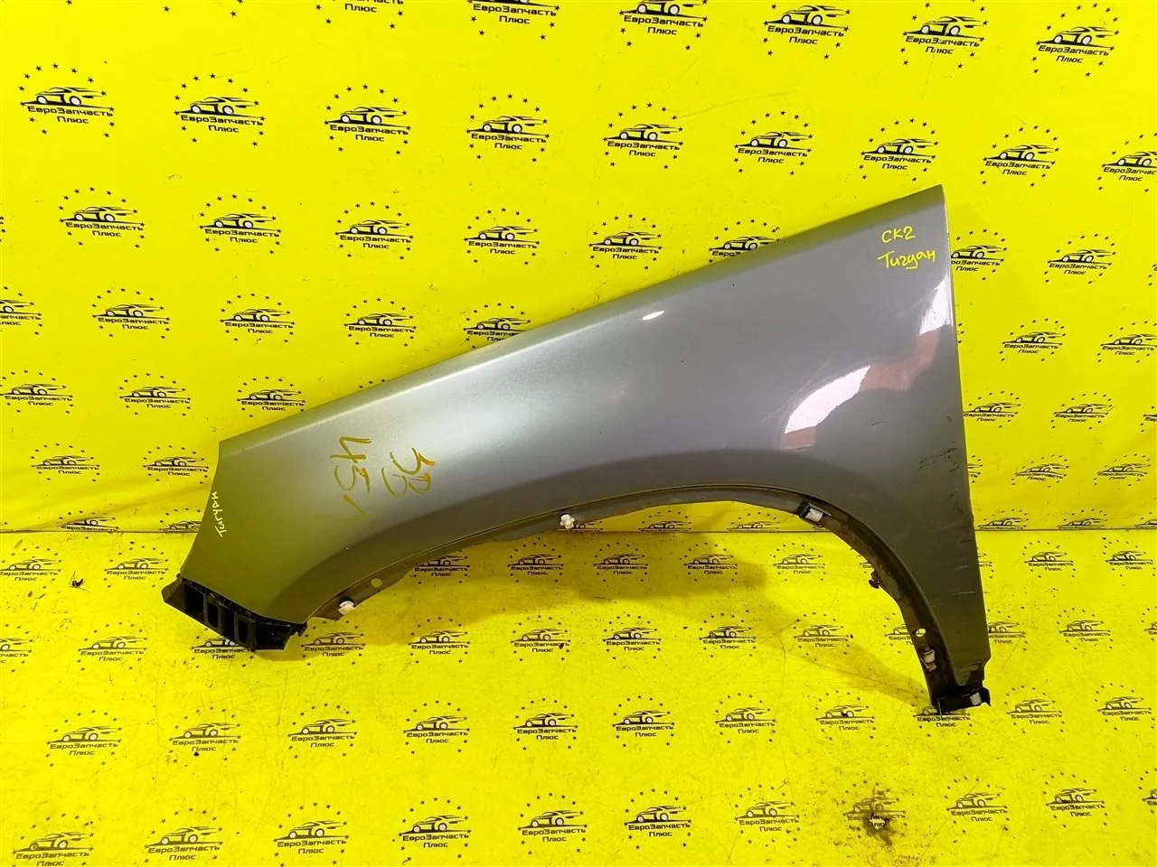 Крыло Volkswagen Tiguan 5N0821105A NF, переднее левое