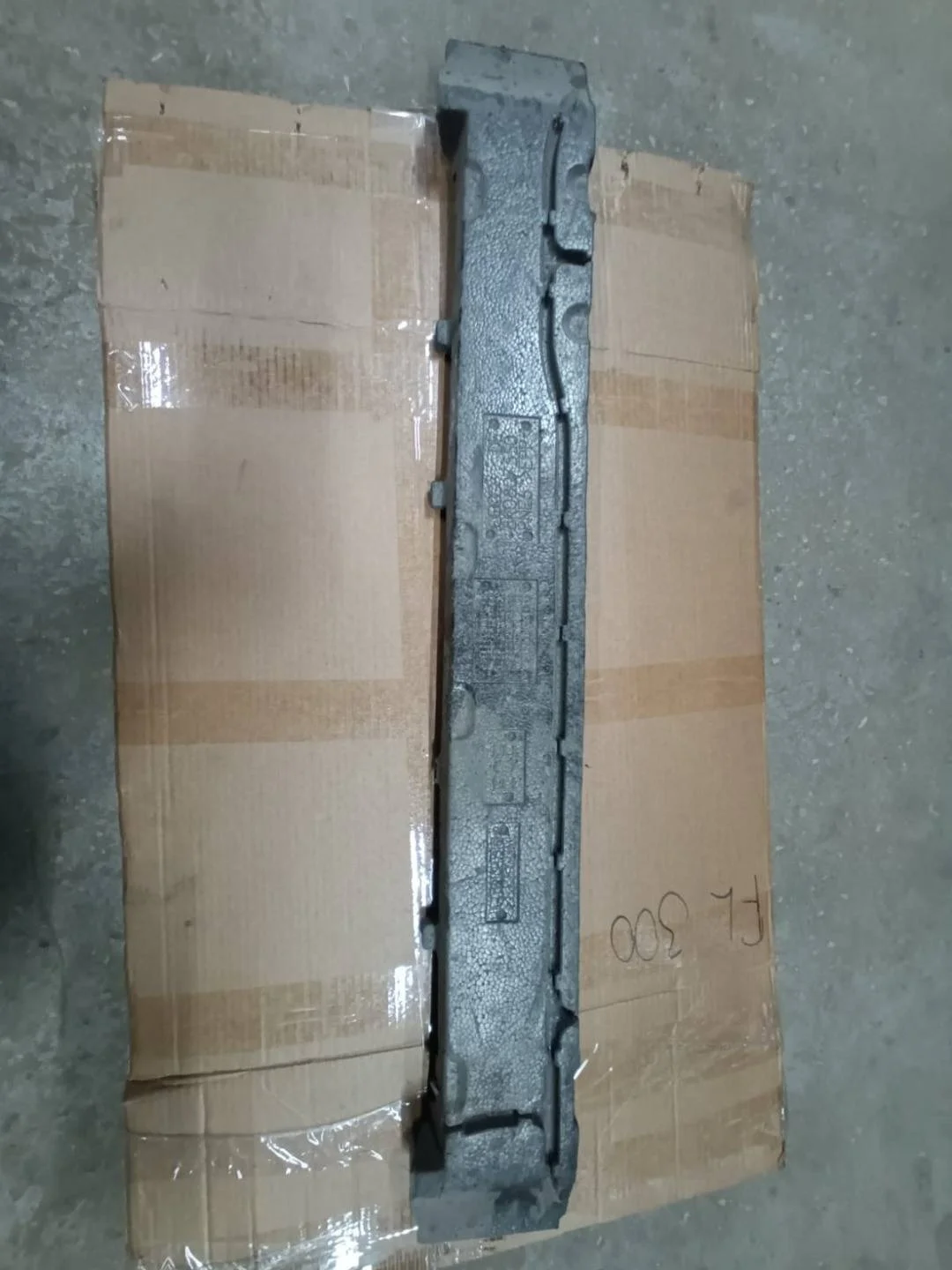 абсорбер бампера передний Audi A4  2009