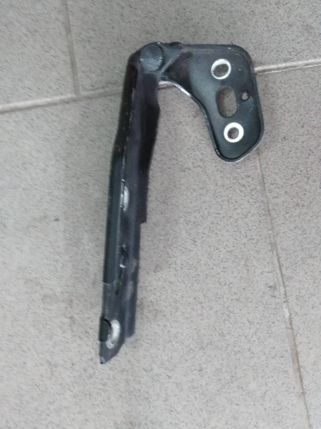 петля капота правая Audi A6  2006