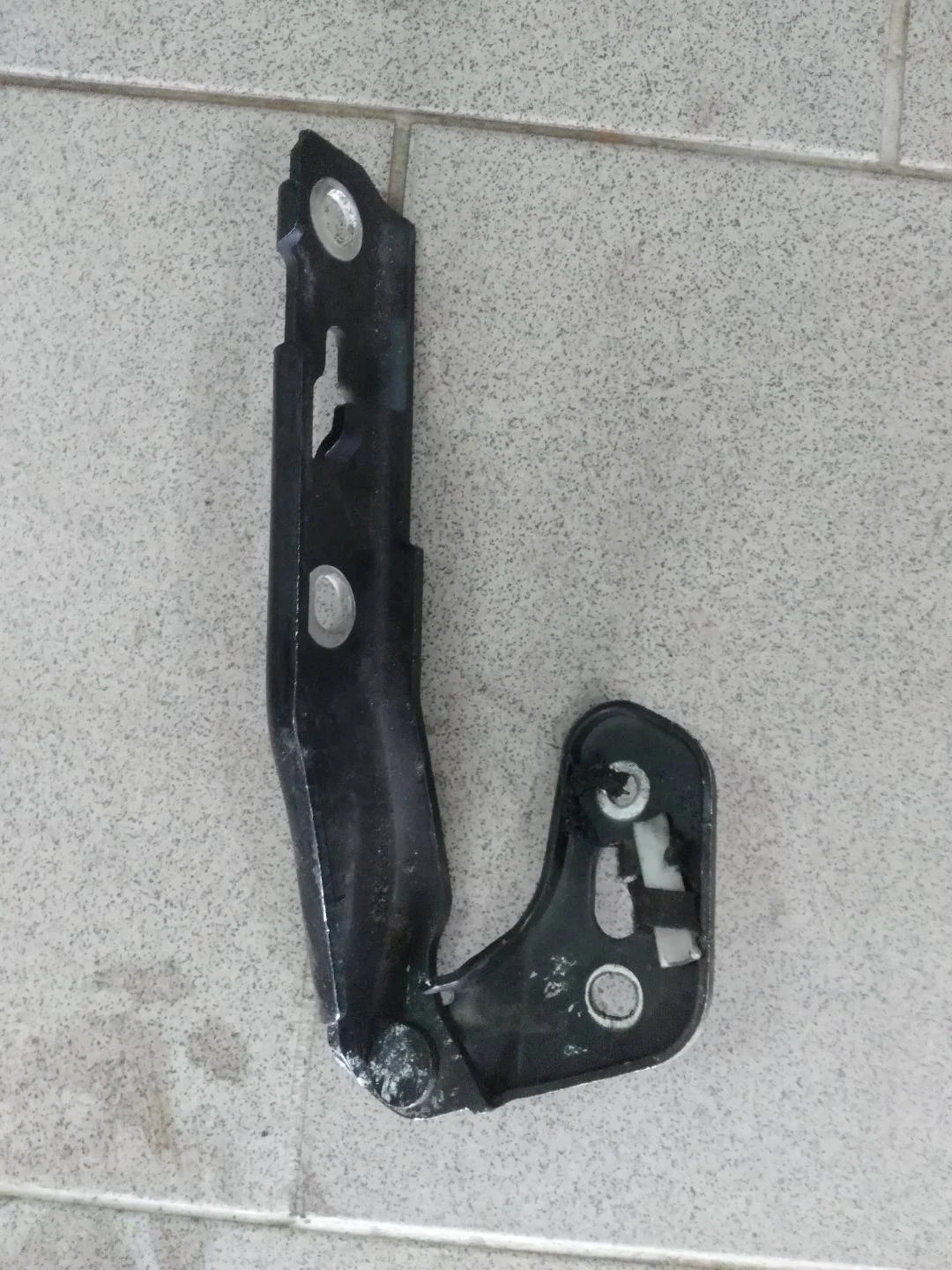 петля капота левая Audi A6  2006