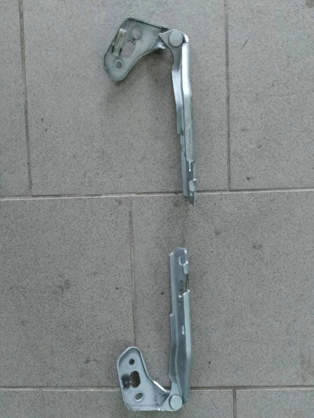 петля капота левая Audi A6  2006