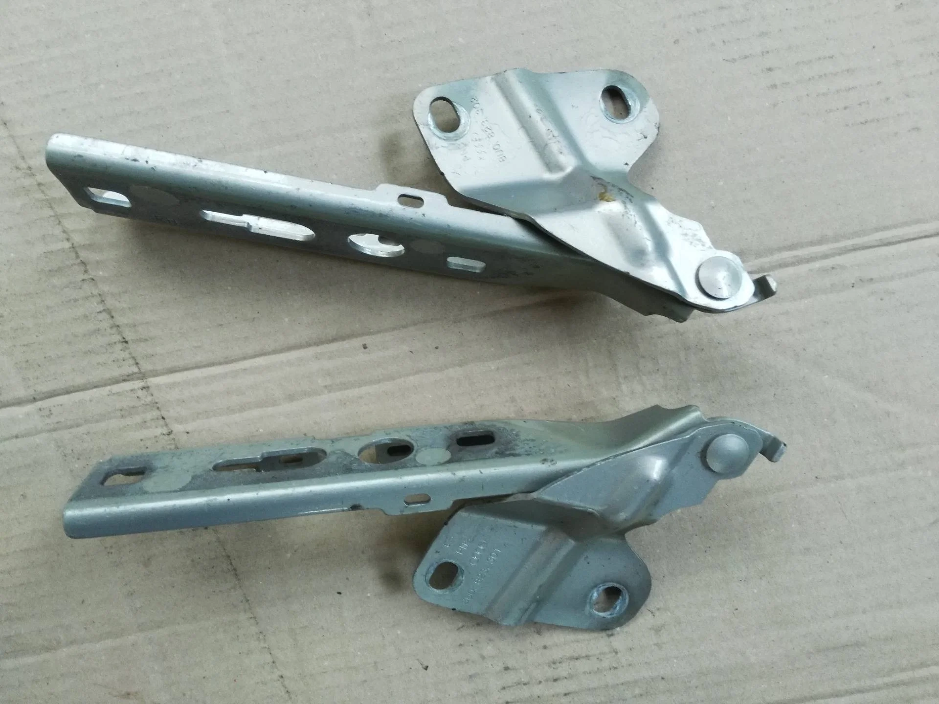 петля капота правая Audi Q3 8U  2011