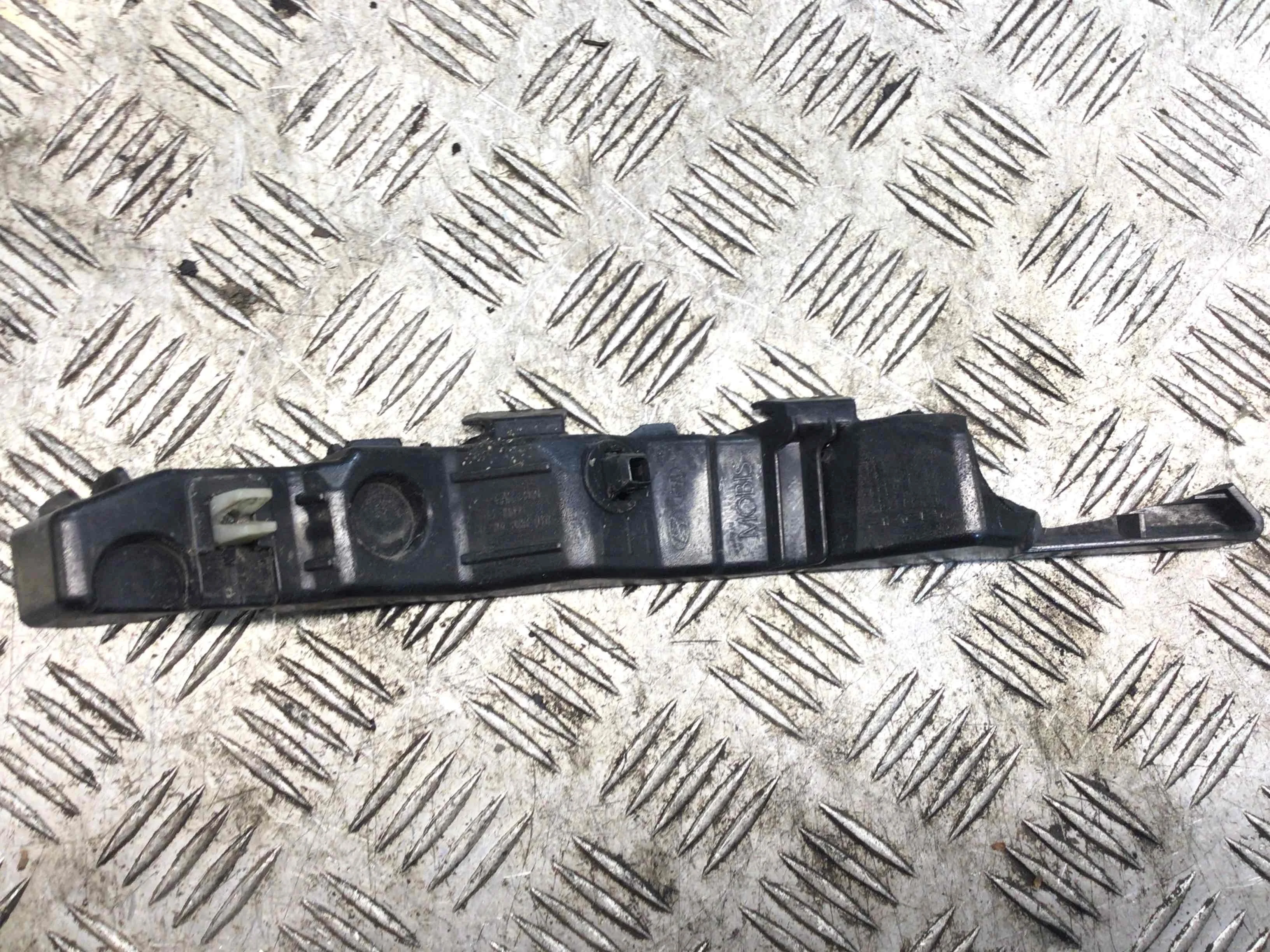 Крепление бампера переднего Kia Sportage 3 поколение (2010-2014) дизель 1.7 CRD Механика Кроссовер