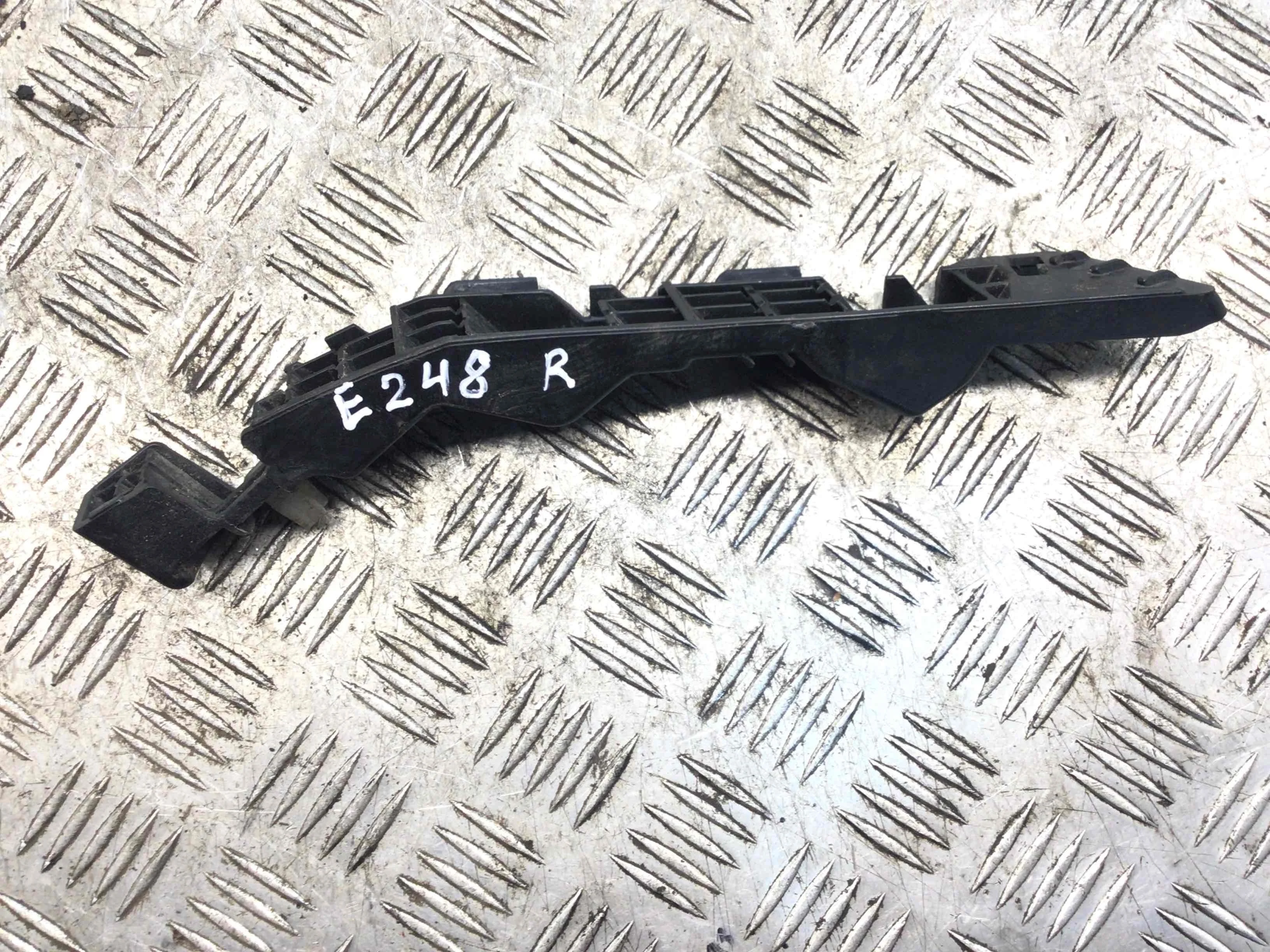 Крепление бампера переднего Kia Sportage 3 поколение (2010-2014) дизель 1.7 CRD Механика Кроссовер