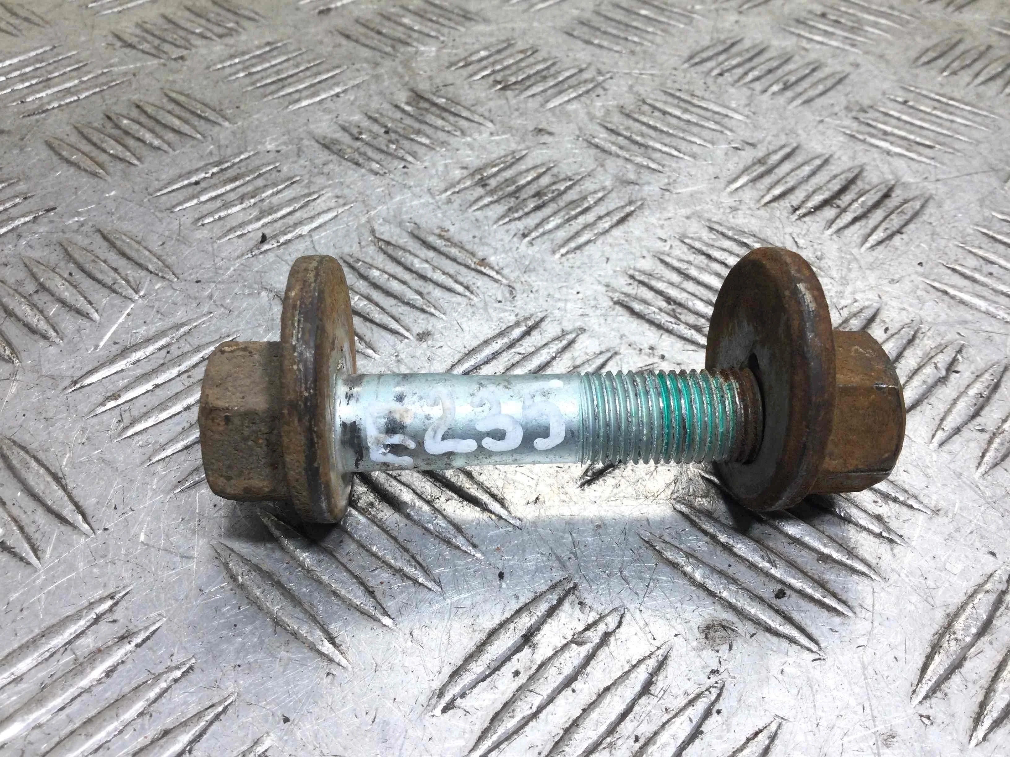 Болт развальный Volkswagen Touareg 1 поколение 2002-2007 дизель 2.5 TDI Автомат Внедорожник