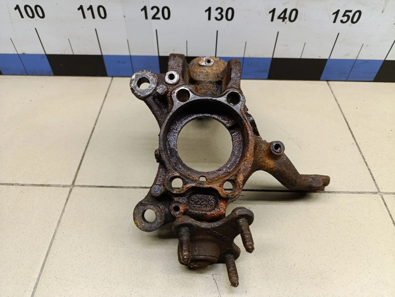 Кулак поворотный передний левый Tiguan 2011-2016