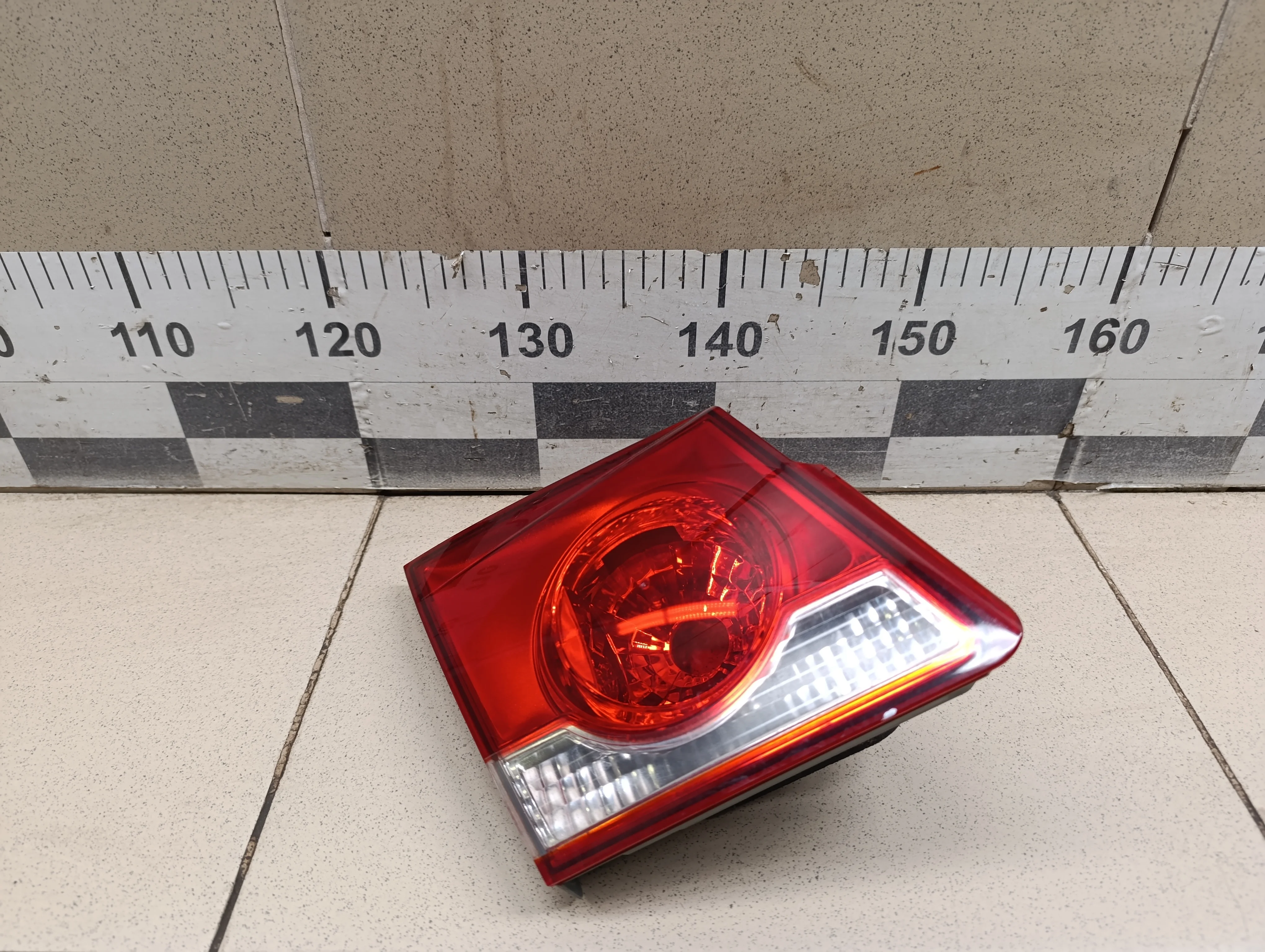 Фонарь задний внутренний левый Cruze 2009-2016